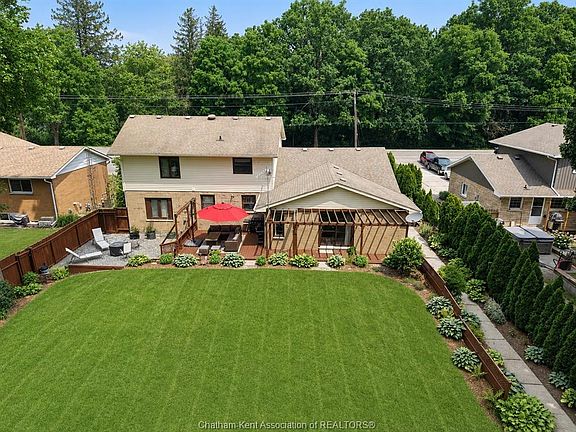 2nd image of 2053 Dufferin Ave