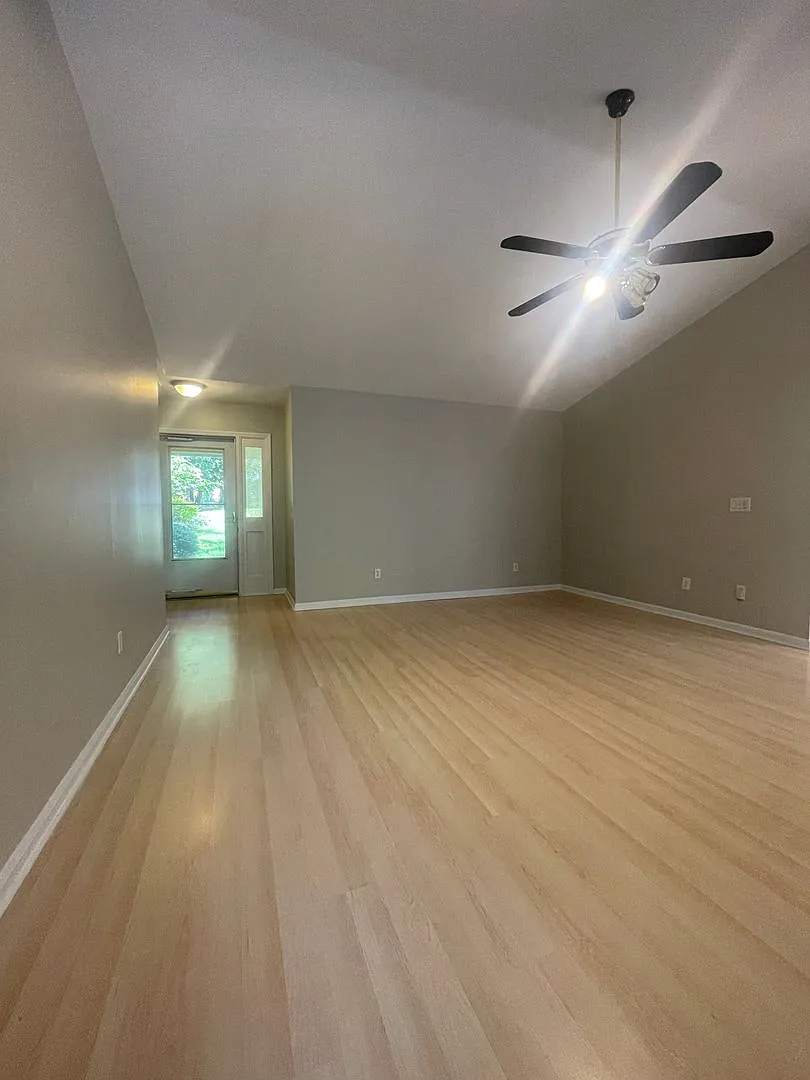 Charming 2BR Home in Huntersville — Photo 4