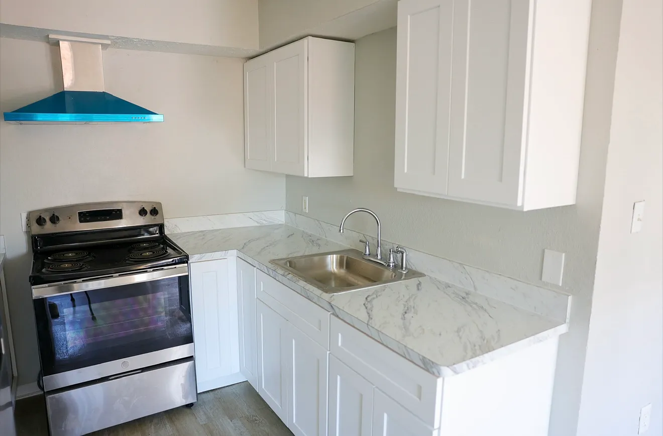 909 Yorkshire St — Photo 3