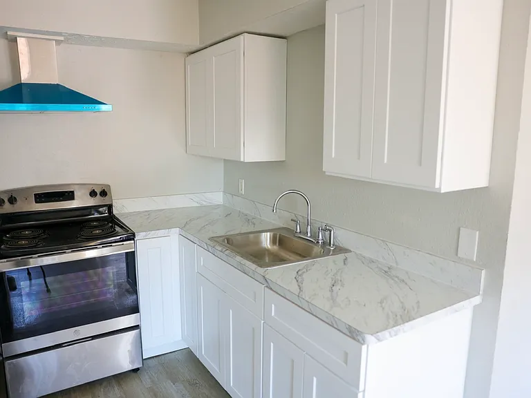 909 Yorkshire St #7 — Photo 3