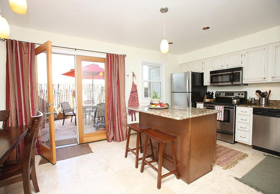Kitchen - leading to back patio