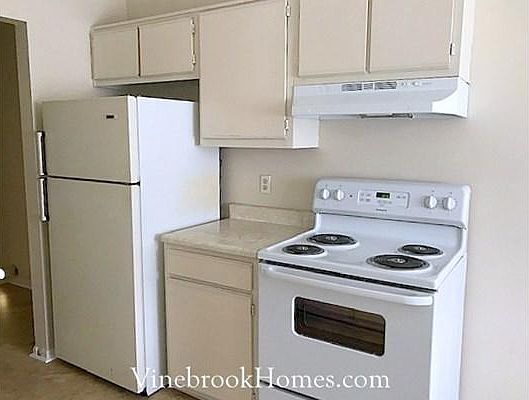 4th image of 3827 Ireland Dr