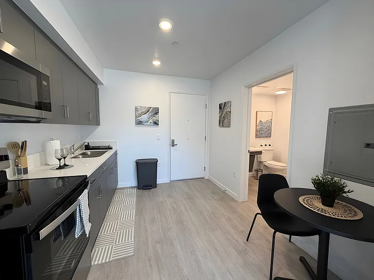 Gorgeous 1 bed/1 bath Apartments ~ LA City Section 8 Voucher Accepted! — Photo 9