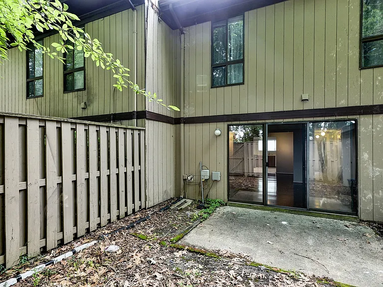 1007 N Green Dr — Photo 4