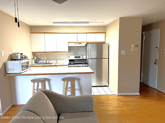 3rd image of 31 Gadsen Pl APT 1E