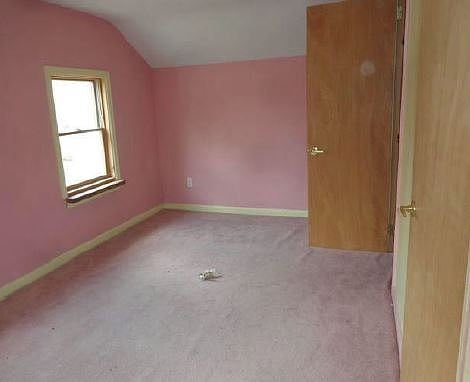 4th image of 218 E Foster St