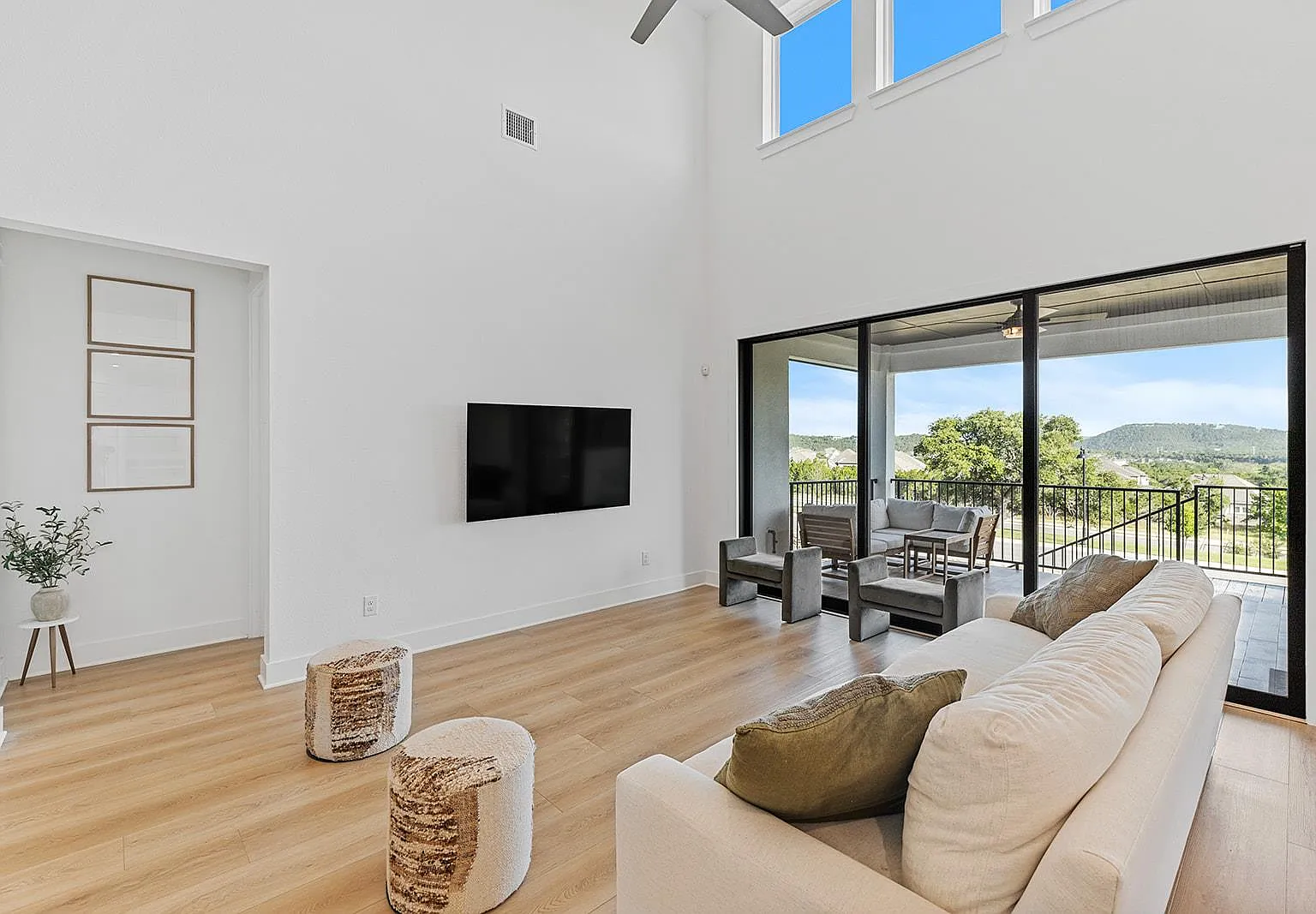 4 bed, 3.0 bath, 2959 sqft, $3,500 — Photo 4
