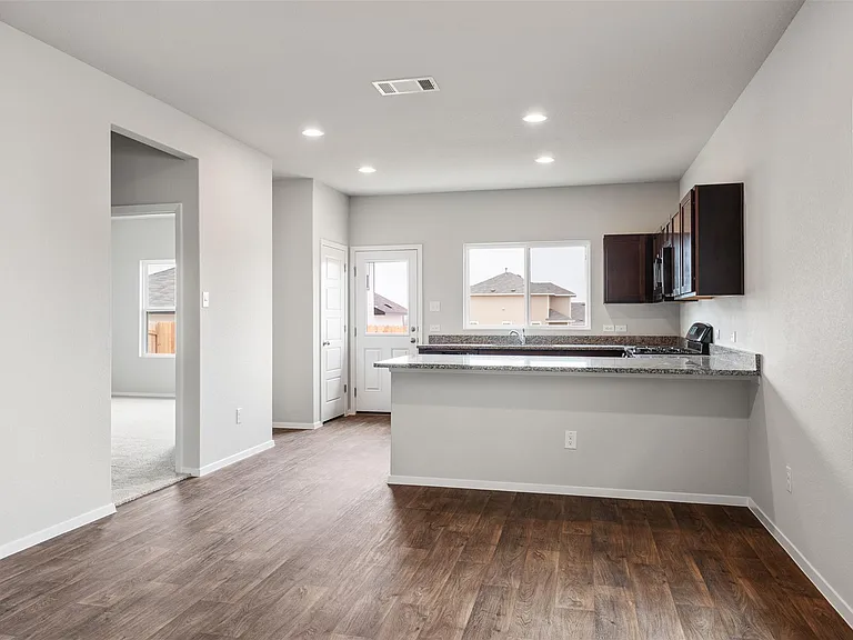 171 Haywood Mnr — Photo 8