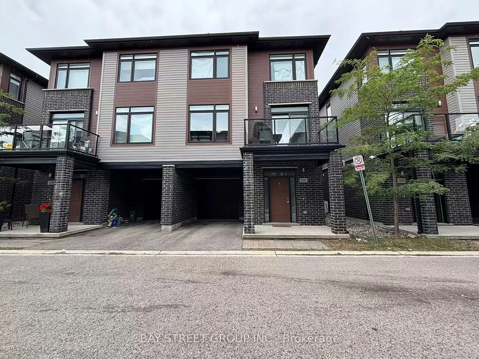 4 bed, $2,500 — Photo 1