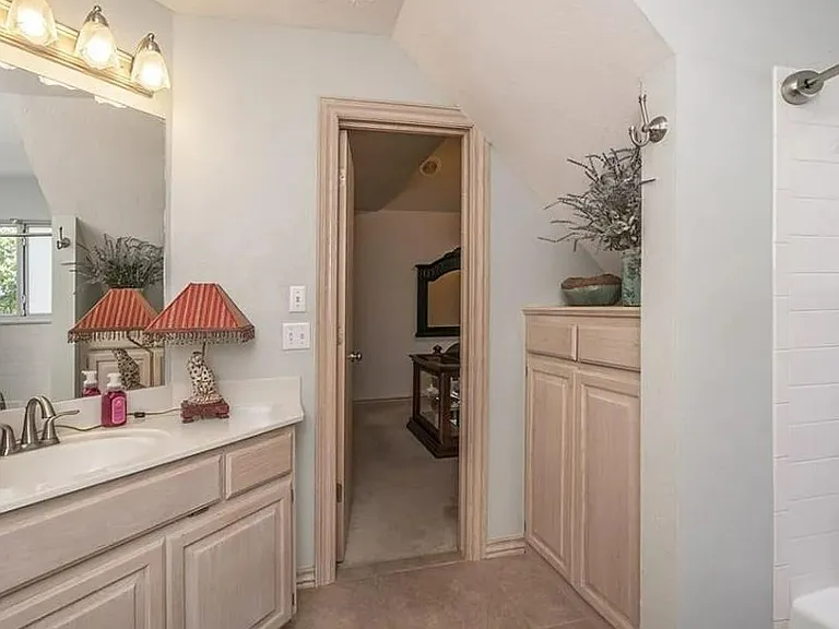 716 Fox Bend Trl — Photo 3