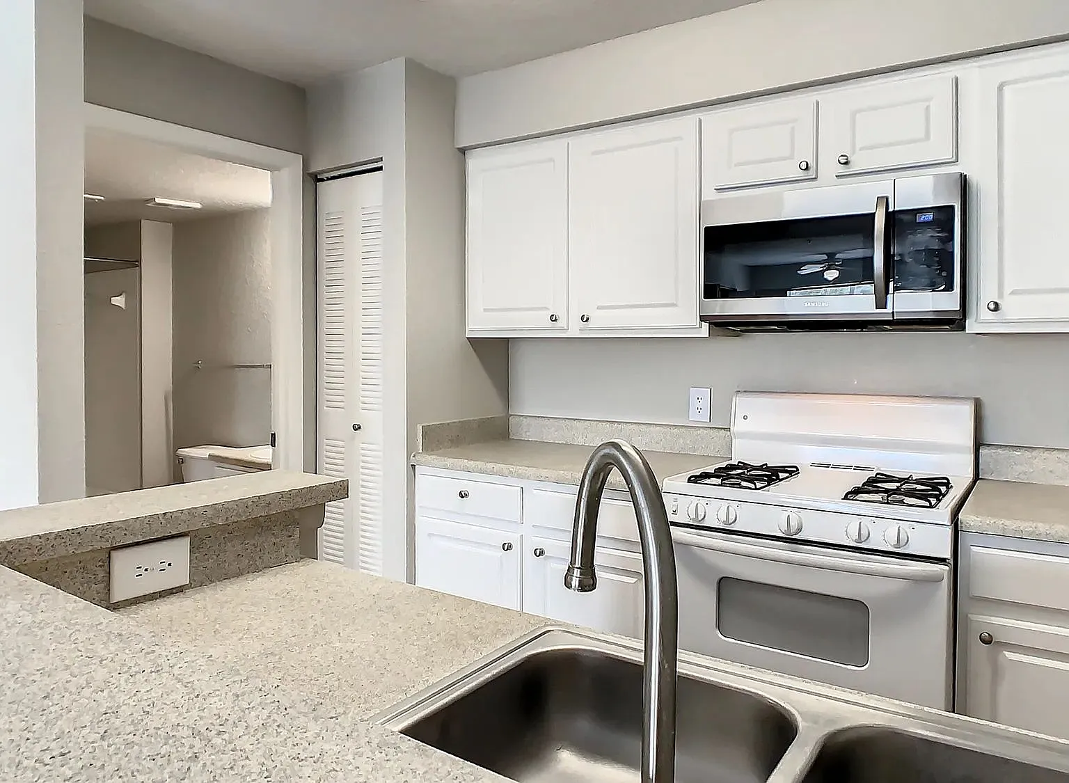 Eden Pointe — Photo 3