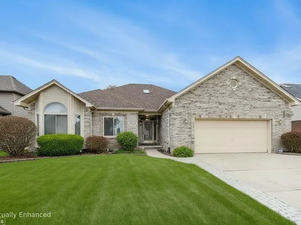 47173 Woodberry Estates Dr, Macomb, MI 48044