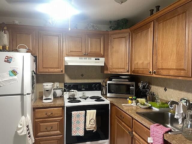 1st image of 450 Brittany Drive