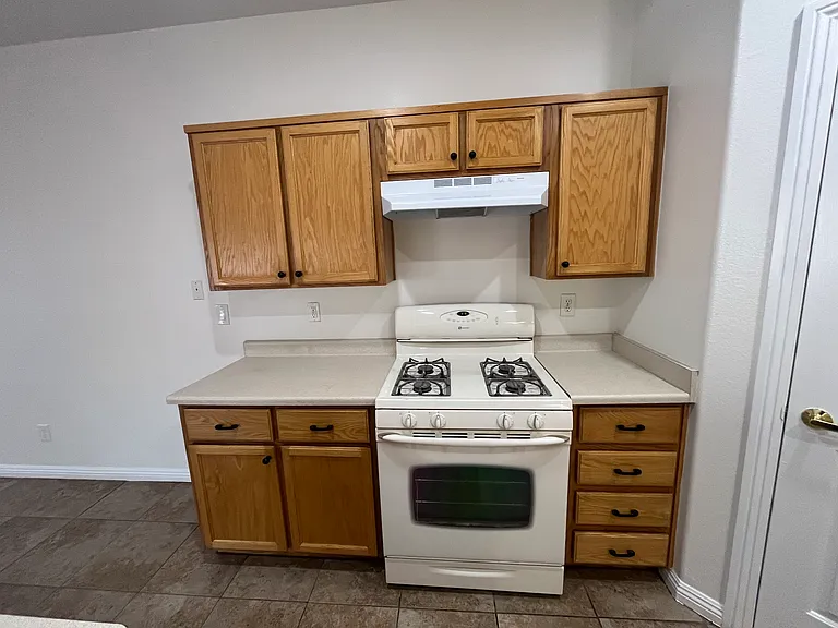 Stove/Oven and Kitchen Cabinetry