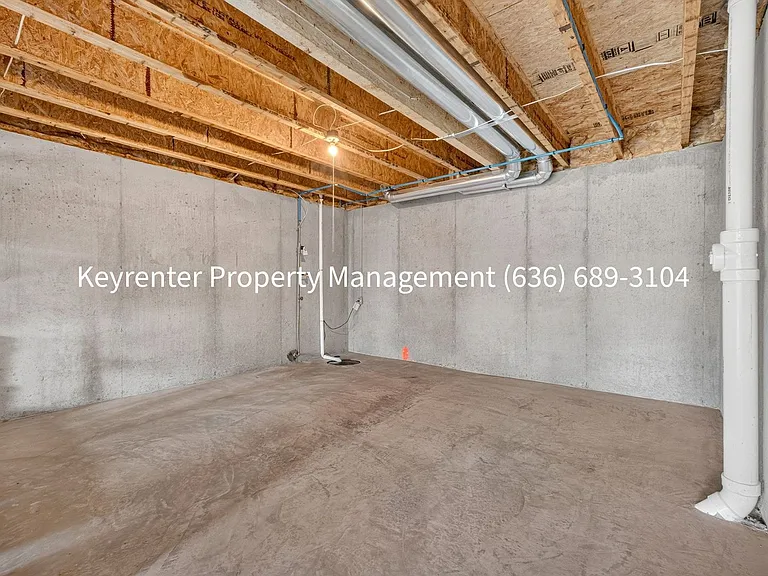 2823 Winding Valley Dr — Photo 32