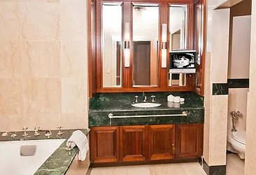 Rented by R New York