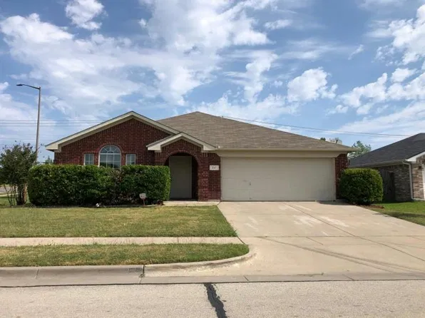 517 Fossil Hill Dr, Arlington, TX 76002