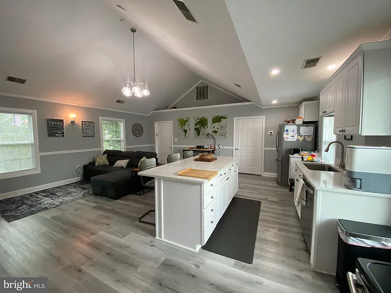 522 W King St — Photo 15