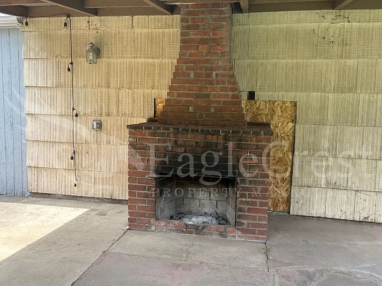 542 E Chestnut St — Photo 8