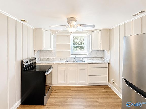 4th image of 203 10th Ave NW