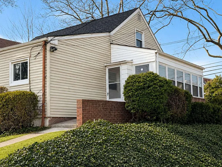 2220 Brunswick Ave — Photo 18