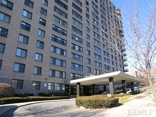 Rented by Olnick Organization | media 16