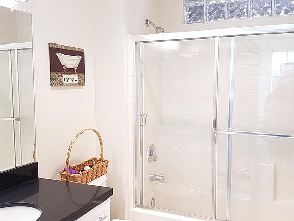 5th image of 1662 S Bundy Dr #20