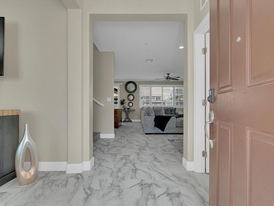 1st image of 613 Sweet Pea Street
