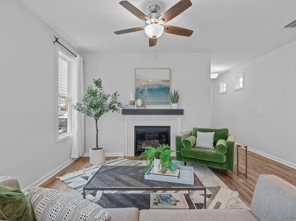 1313 Brown Velvet Ln, Apex, NC 27523