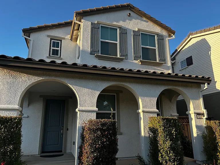 122 E McClintock Ln — Photo 1
