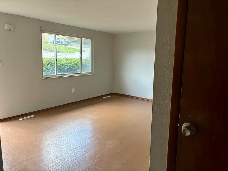 144 General Braddock Dr — Photo 32