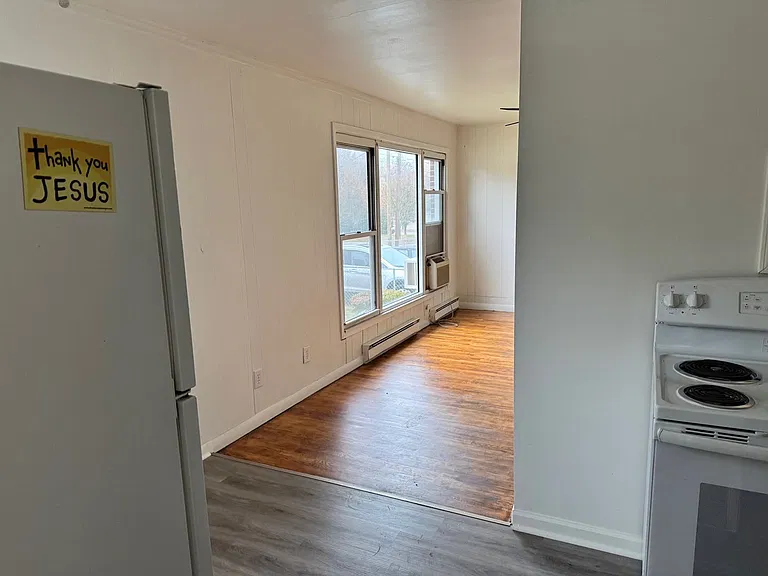 931 Moravia St — Photo 4