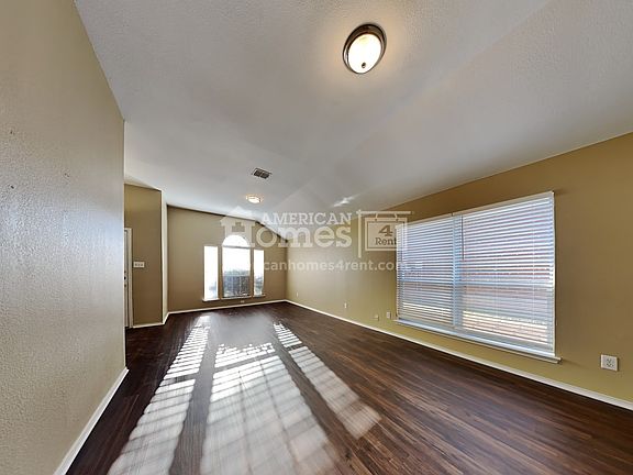 4th image of 333 Shadow Grass Ave