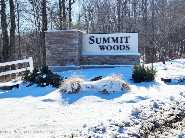 161 Woodland Dr, Moscow, PA 18444