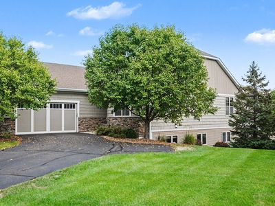 10776 Lyndale Bluffs Trl, Bloomington, MN, 55420