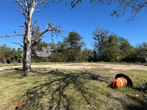 2102 Washington St, Commerce, TX 75428