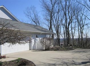 1514 Viewpoint Dr, Dayton, OH 45434
