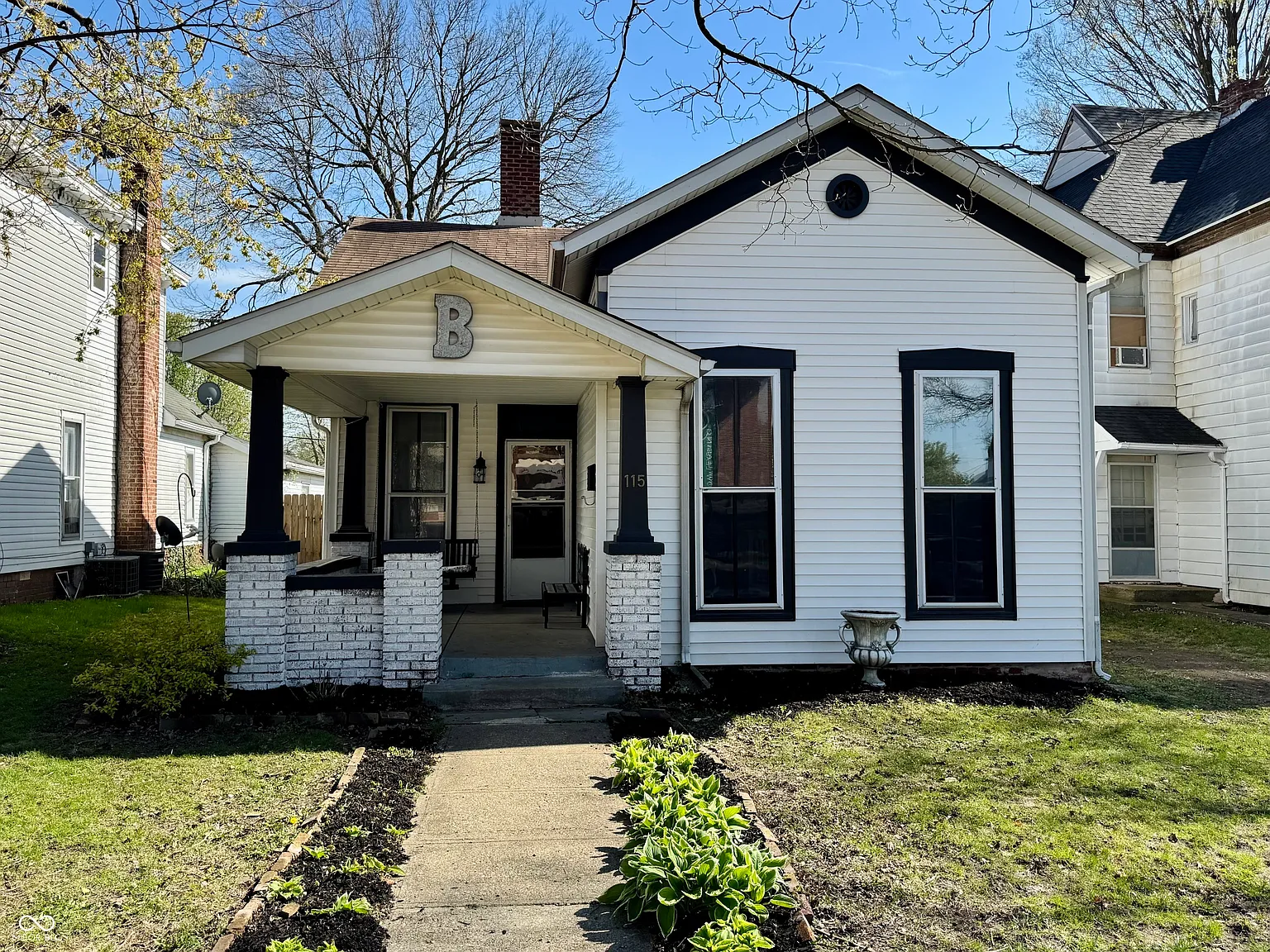 115 E College St photo 1