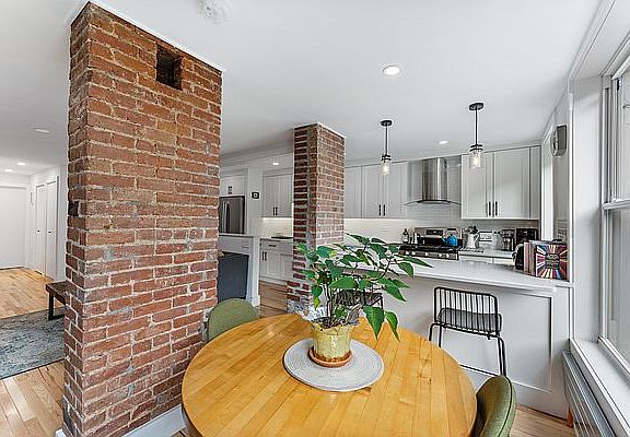 4th image of 386 Putnam Ave