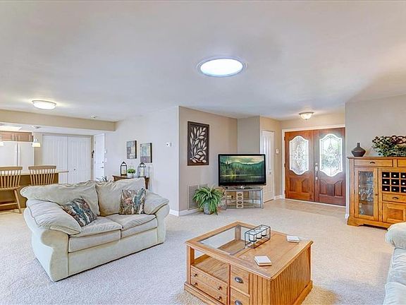 5th image of 3589 Oak Lake Dr
