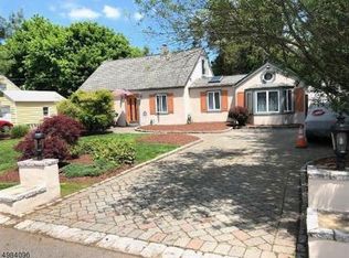 19 Village Rd, Pompton Plains, NJ 07444