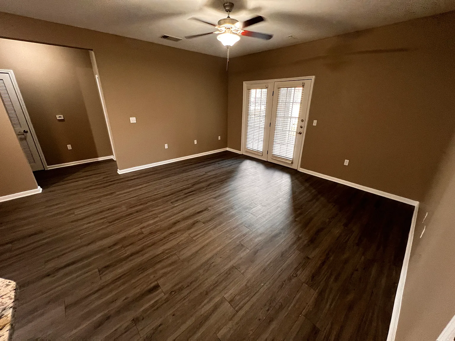 1 bed, 826 sqft, $979 — Photo 3