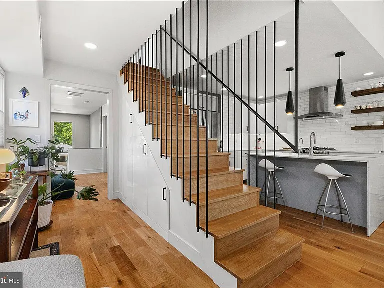 23 Leigh Ave #B — Photo 5