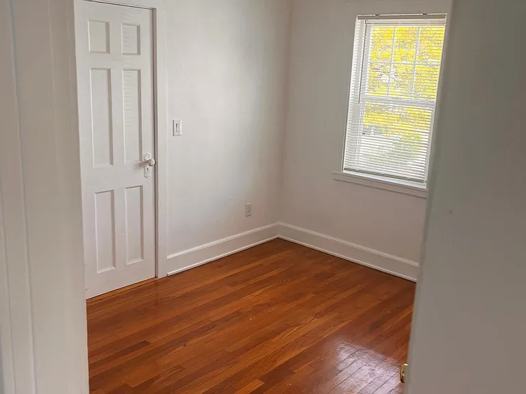 48 Lawn Ave — Photo 4