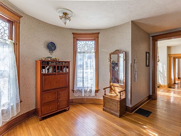 5th image of 313 W 3rd St