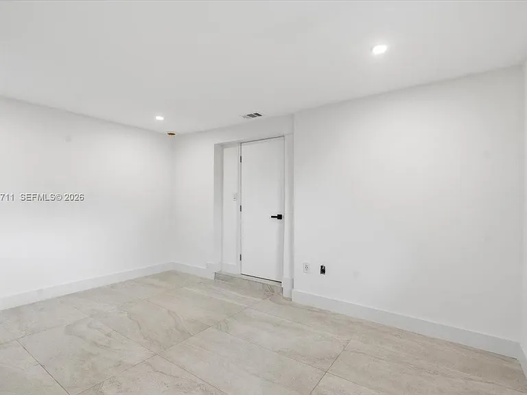 1215 NE 110th St — Photo 23