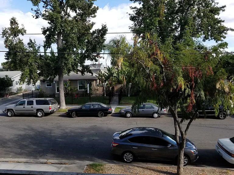 W Elm Ave — Photo 28