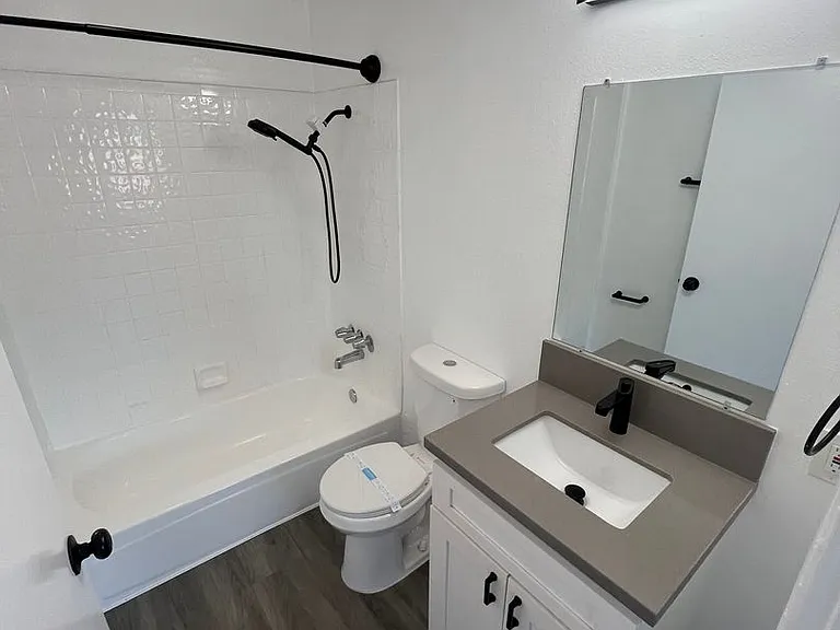 VRA27 LLC- "Villa Regency Apartments" — Photo 51