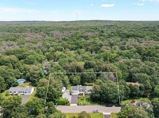 5 Manor Ct, Manorville, NY 11949