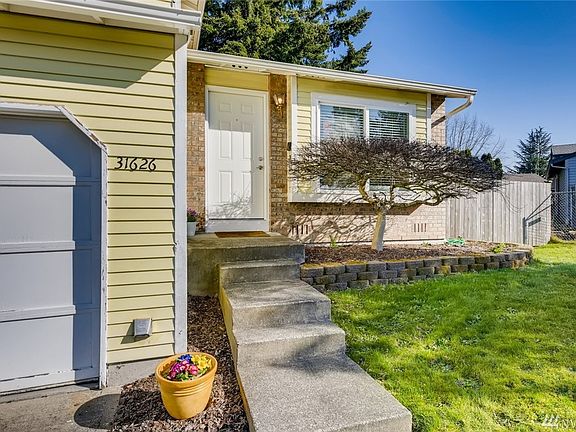 Mature landscaping and raised beds